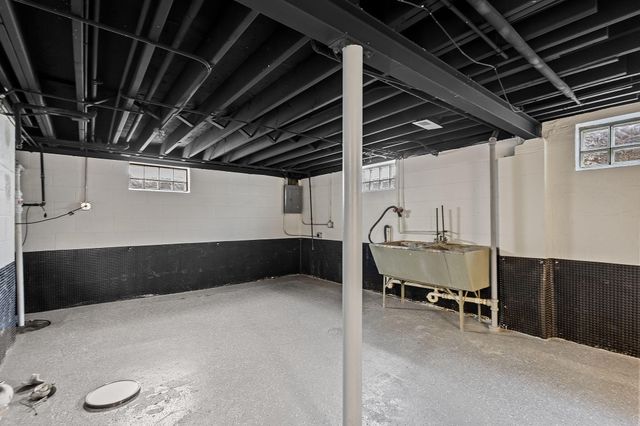 2600 W 59th Place, Merrillville, IN 46410