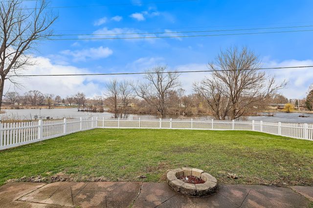 2600 W 59th Place, Merrillville, IN 46410