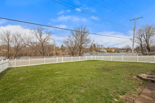 2600 W 59th Place, Merrillville, IN 46410