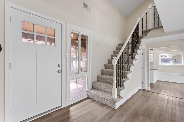 2600 W 59th Place, Merrillville, IN 46410