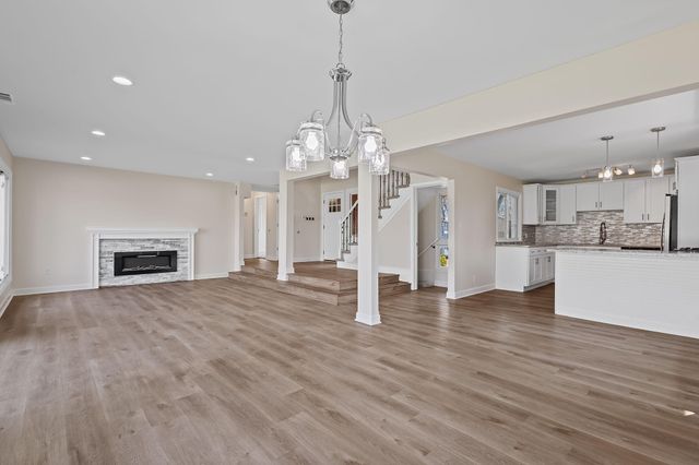 2600 W 59th Place, Merrillville, IN 46410