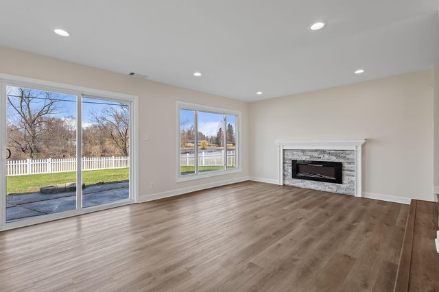 2600 W 59th Place, Merrillville, IN 46410