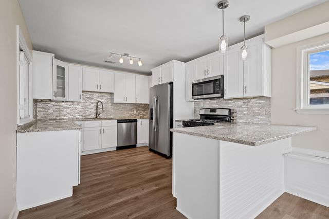 2600 W 59th Place, Merrillville, IN 46410