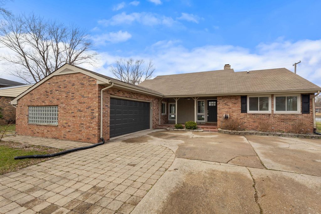 2600 W 59th Place, Merrillville, IN 46410