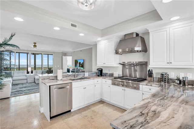 265 Indies WAY 1404, Naples, FL 34110