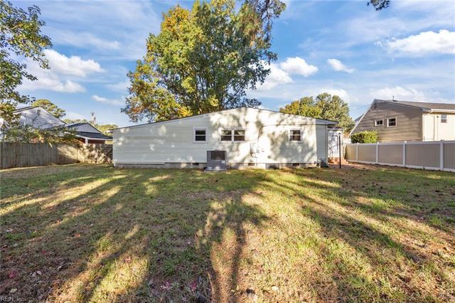 445 Pepper Mill LN, Norfolk, VA 23502