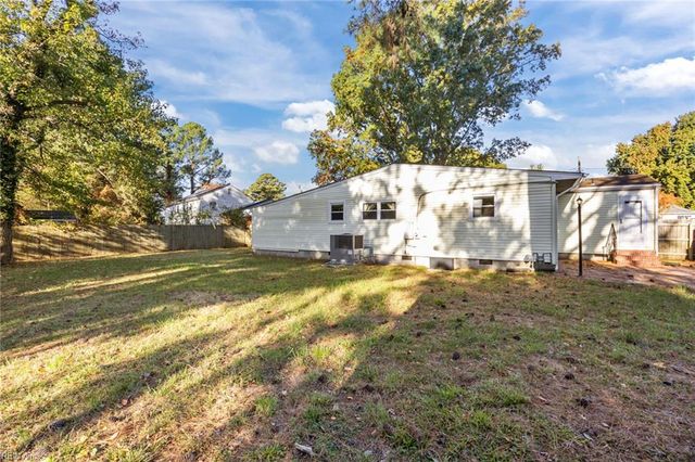 445 Pepper Mill LN, Norfolk, VA 23502