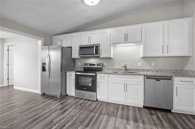 445 Pepper Mill LN, Norfolk, VA 23502