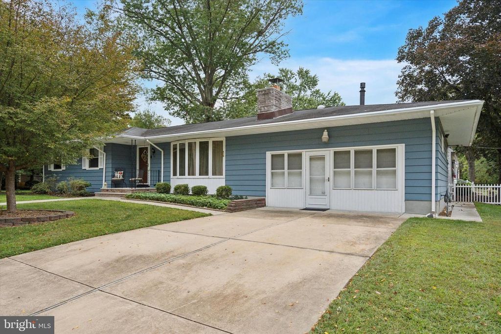 111 AMHERST AVE, Hamilton, NJ 08619