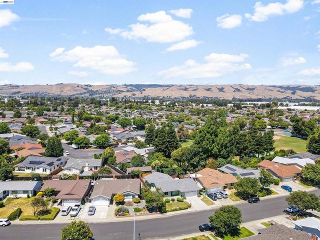 2435 Douglas St, Union City, CA 94587