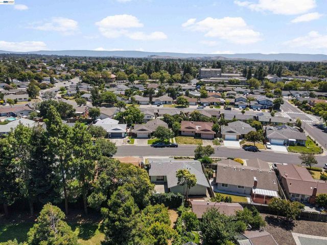 2435 Douglas St, Union City, CA 94587