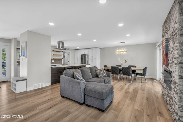 1893 E Lincoln Ln, Salt Lake City, UT 84124