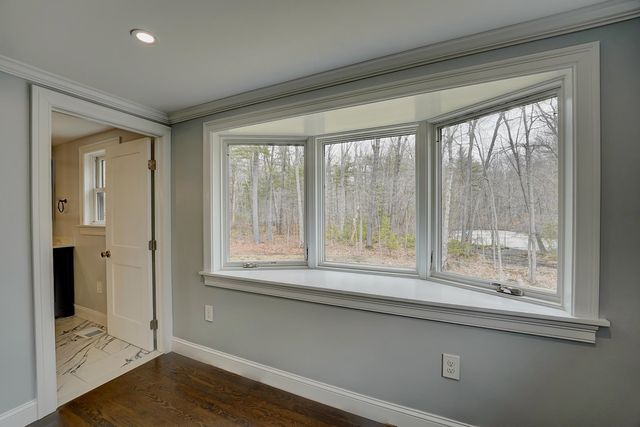 137 Walker Bungalow Road, Portsmouth, NH 03801