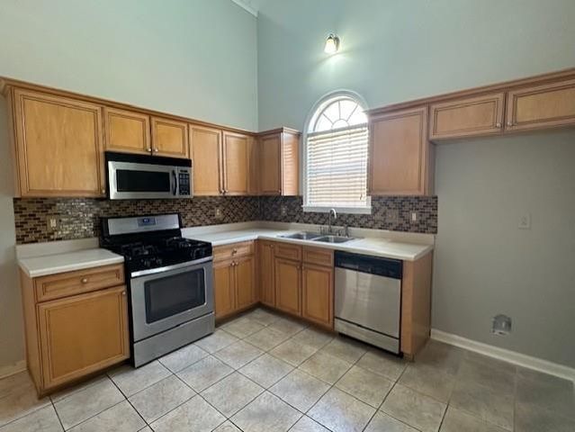 2190 BERRY BUSH LN, Memphis, TN 38016