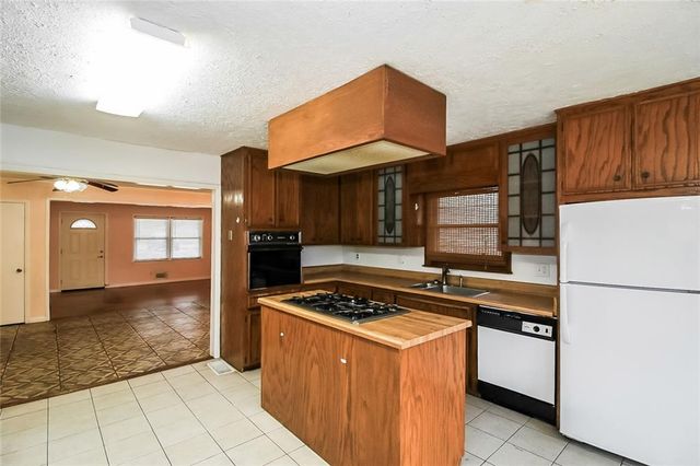 1146 E Fayetteville Road, Riverdale, GA 30296