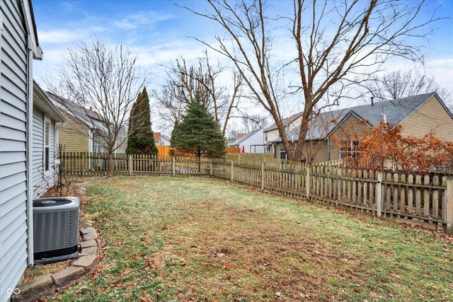 9841 River Oak Lane N, Fishers, IN 46038