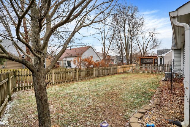 9841 River Oak Lane N, Fishers, IN 46038