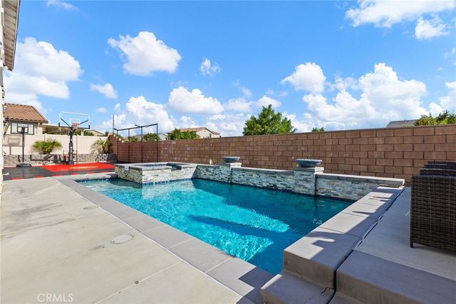 31409 Darlington Oak Drive, Winchester, CA 92596