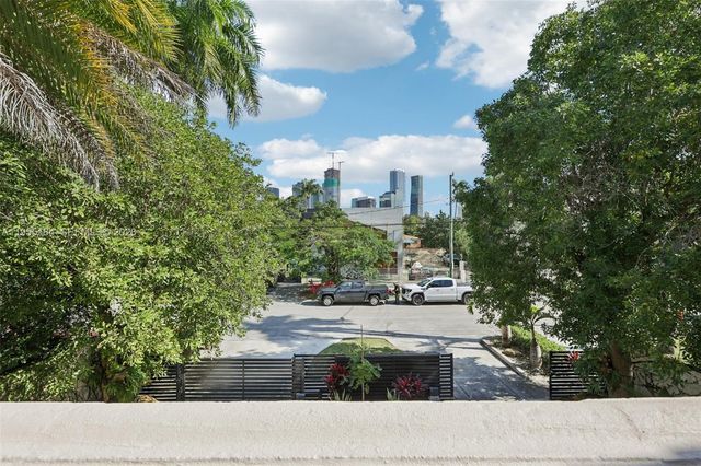 34 SW 22nd Rd NA, Miami, FL 33129