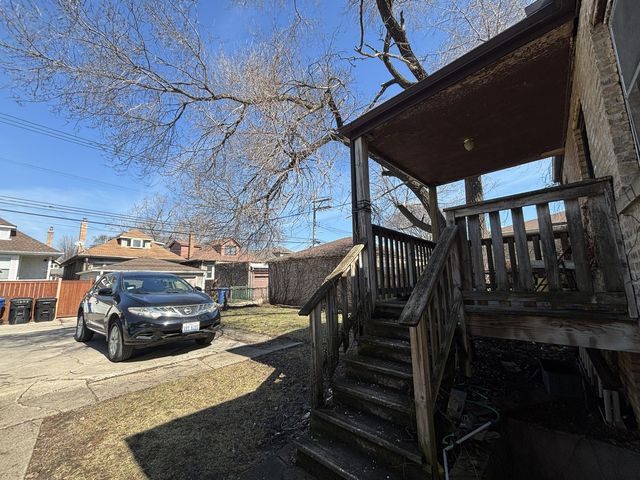 2636 W Pratt Boulevard, Chicago, IL 60645