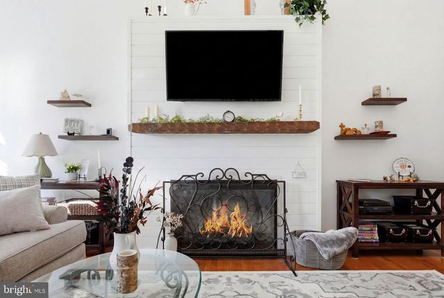 156 TOPAZ CT, Warrenton, VA 20186