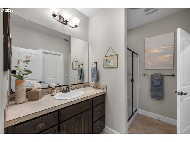 10642 Nw GLENMORE Way, Portland, OR 97229