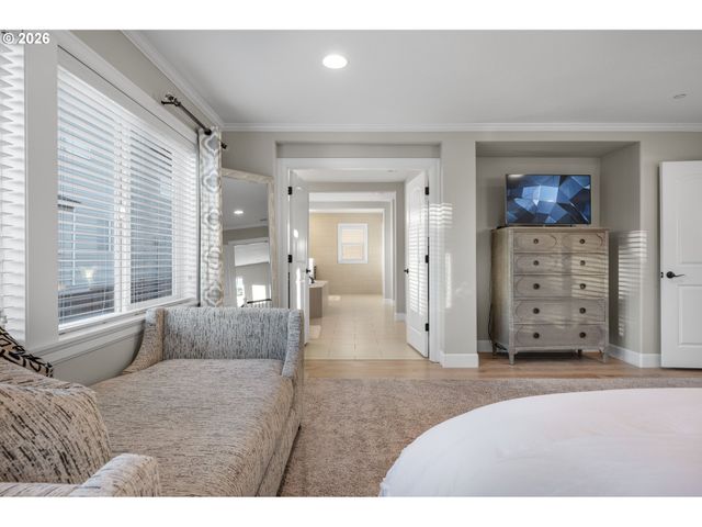 10642 Nw GLENMORE Way, Portland, OR 97229