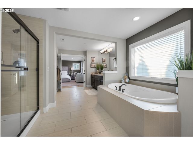 10642 Nw GLENMORE Way, Portland, OR 97229