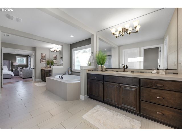 10642 Nw GLENMORE Way, Portland, OR 97229