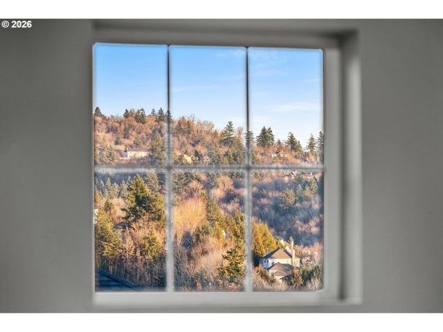 10642 Nw GLENMORE Way, Portland, OR 97229