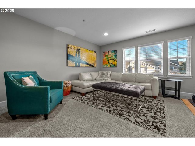 10642 Nw GLENMORE Way, Portland, OR 97229