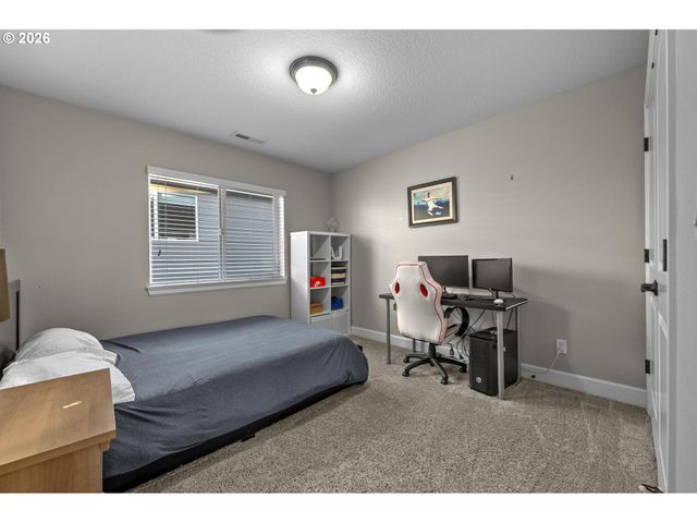 10642 Nw GLENMORE Way, Portland, OR 97229