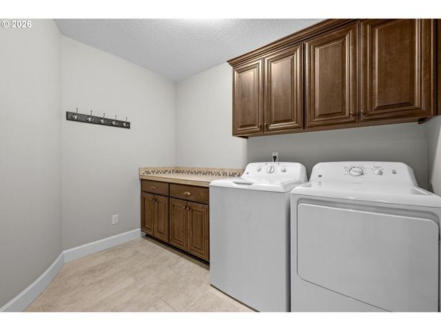 10642 Nw GLENMORE Way, Portland, OR 97229