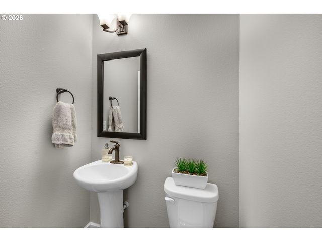 10642 Nw GLENMORE Way, Portland, OR 97229