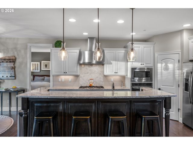 10642 Nw GLENMORE Way, Portland, OR 97229