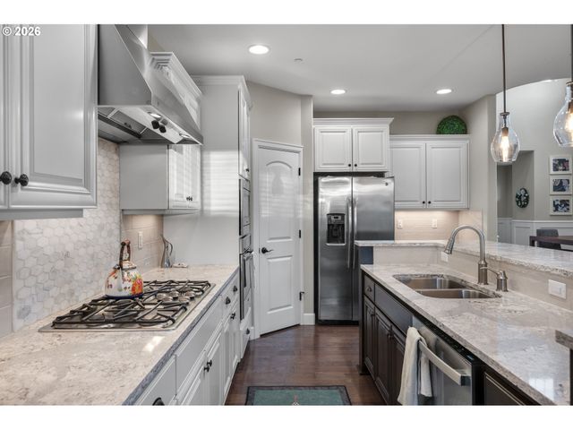 10642 Nw GLENMORE Way, Portland, OR 97229