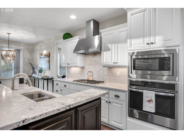 10642 Nw GLENMORE Way, Portland, OR 97229