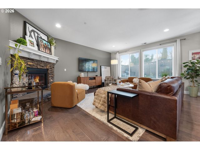 10642 Nw GLENMORE Way, Portland, OR 97229