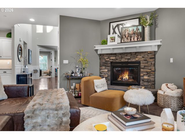 10642 Nw GLENMORE Way, Portland, OR 97229