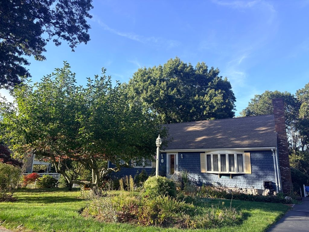 37 Simpson Ln, Freetown, MA 02702