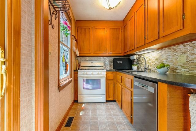 217 Brayton Ave, Fall River, MA 02721