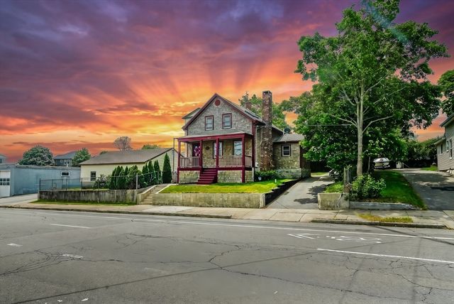 217 Brayton Ave, Fall River, MA 02721