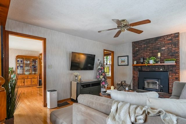 217 Brayton Ave, Fall River, MA 02721