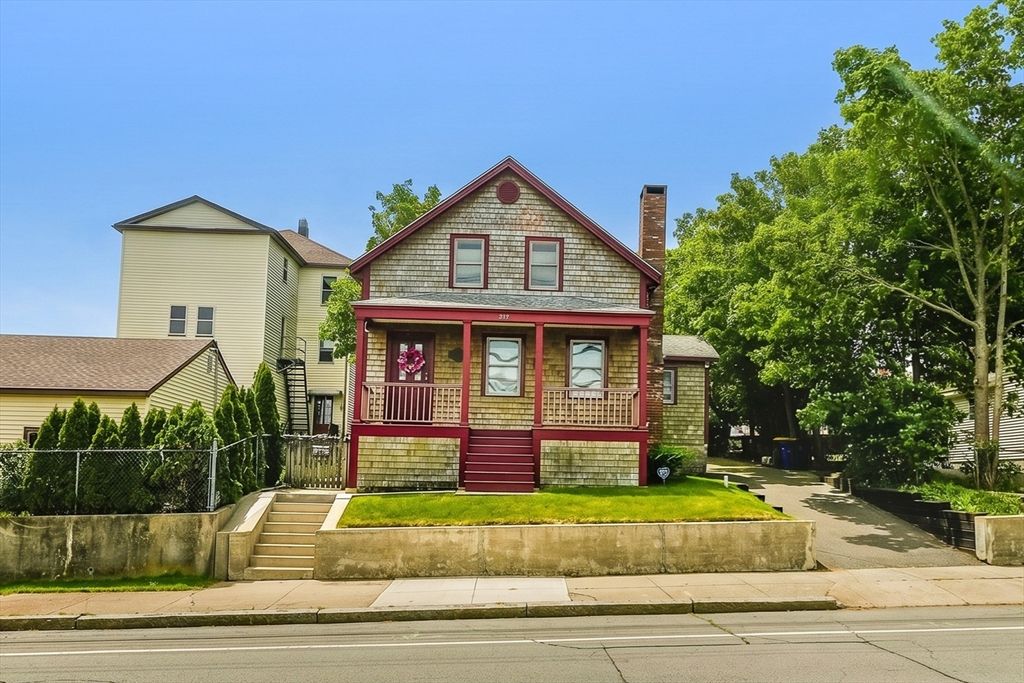 217 Brayton Ave, Fall River, MA 02721