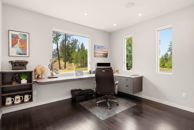 11421 S Elk Run Ln, Spokane, WA 99224