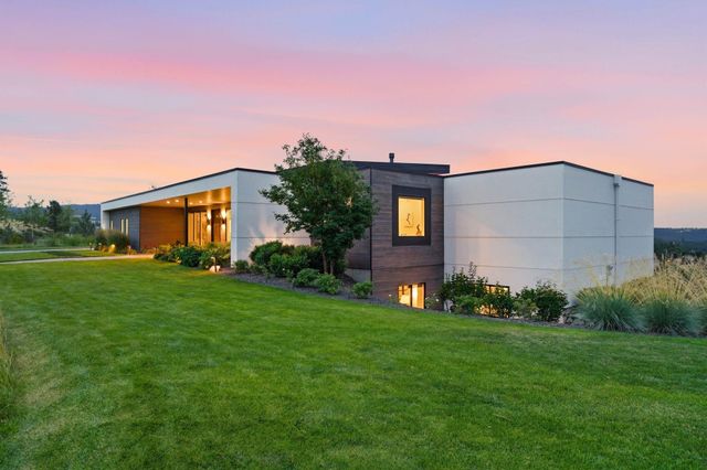 11421 S Elk Run Ln, Spokane, WA 99224
