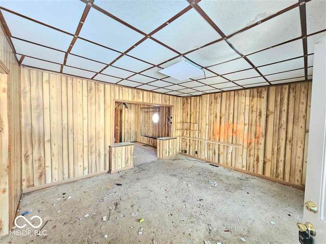 143 E School Street, Anderson, IN 46012