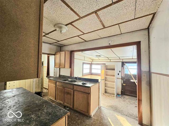 143 E School Street, Anderson, IN 46012