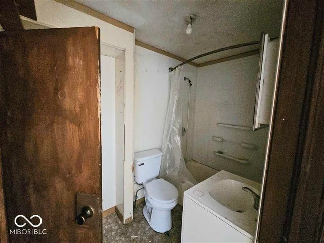 143 E School Street, Anderson, IN 46012