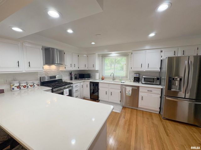 311 WHISPERING OAKS Drive, Germantown Hills, IL 61548